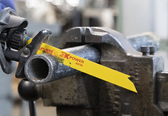Reciprocating saw blade cutting pipe
